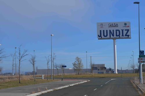 Fotograf�a de Parcelas industria escaparate esquina, frente a N-102 Jundiz (Sector 6)