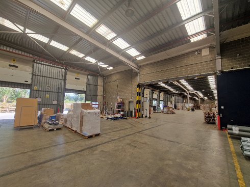 Fotograf�a de Nave industrial en alquiler  [2490]