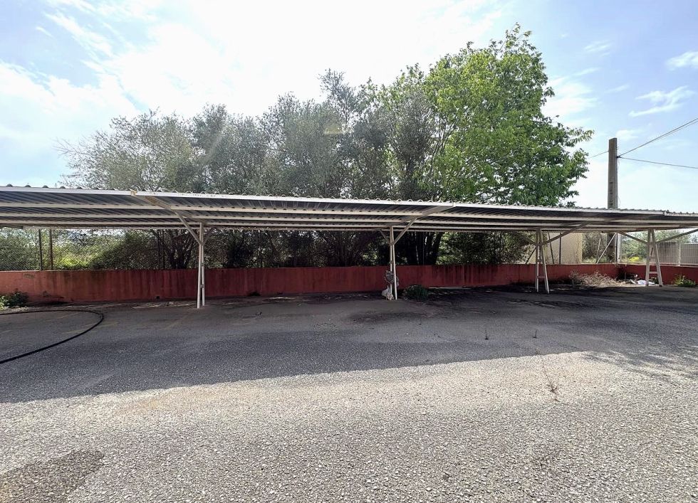 Fotografa de 3 naves industriales de 1.500m2 y 126.000m2 de terreno industrial.