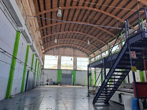 Fotograf�a de Nave industrial en alquiler  [2925]