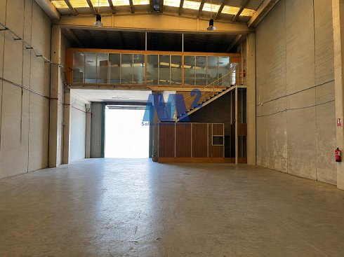Fotograf�a de Nave comercial en venta