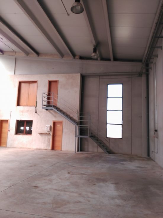 Fotograf�a de Venta de Nave con terreno y oficinas