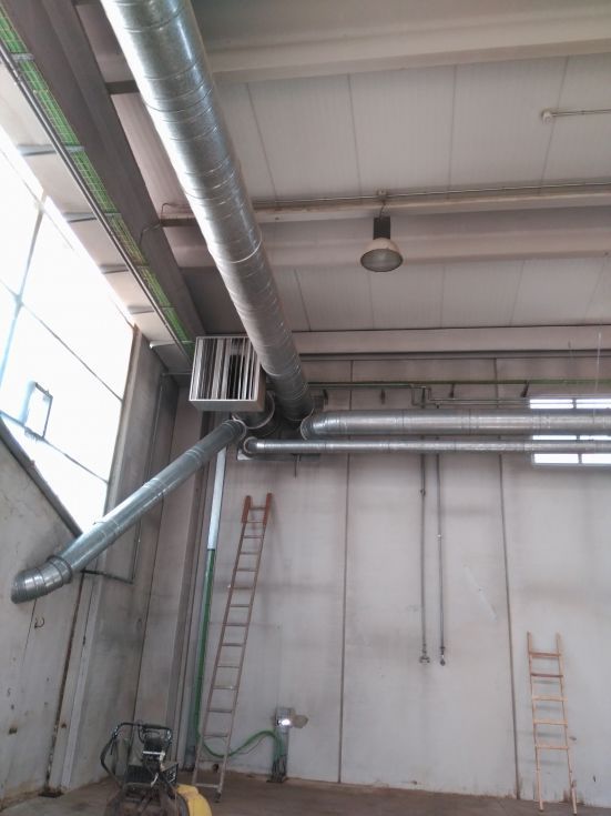 Fotograf�a de Nave con Oficinas y Patio